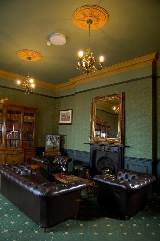 Ty Mawr Mansion Hotel Lampeter Exterior foto