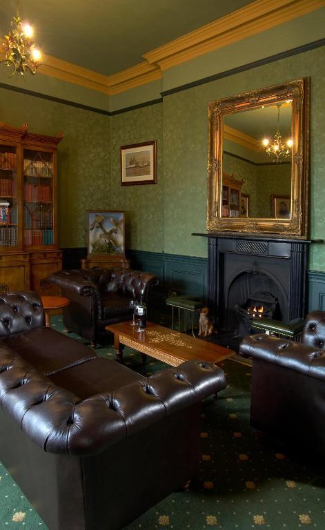 Ty Mawr Mansion Hotel Lampeter Exterior foto
